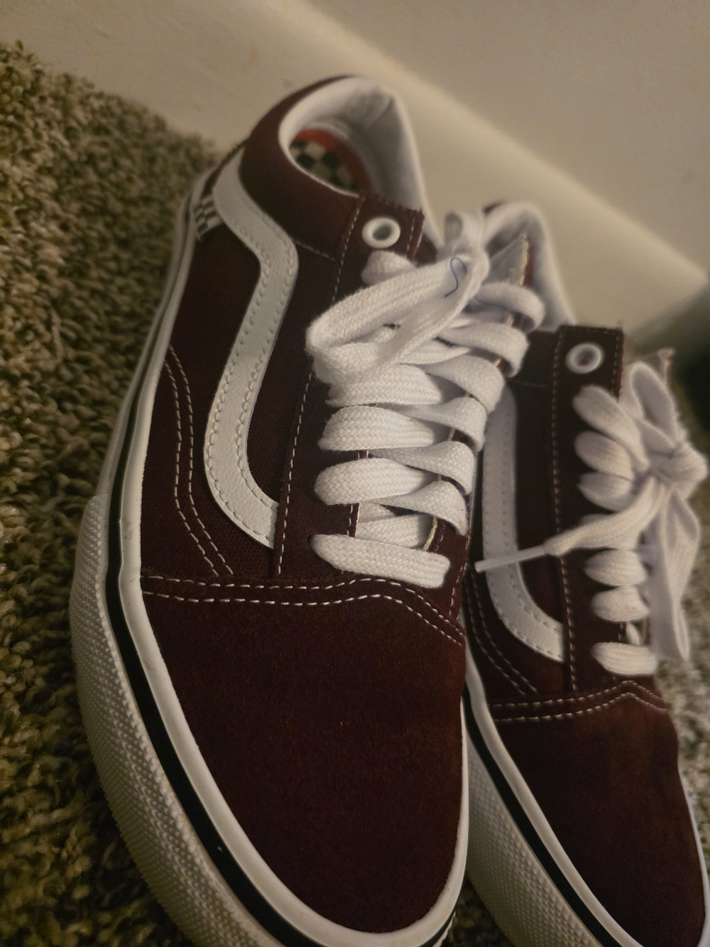 Vans Old Skool Low Top Sneakers in Maroon - Picture 2 of 4